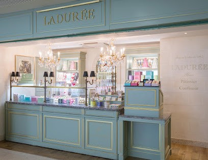 Ladurée, Pâtisserie à Paray-Vieille-Poste