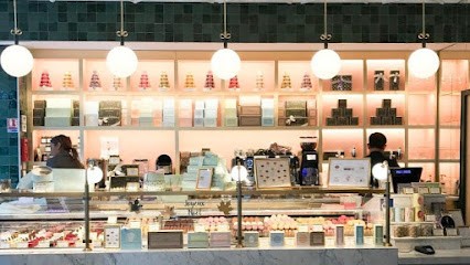 Ladurée, Pâtisserie à Paris 15