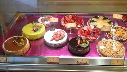 the besetting sin, Boulangerie à Quintin