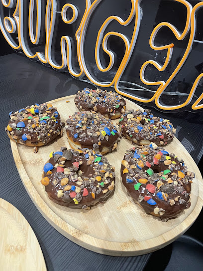 Dough & Nut's, Pâtisserie à Toulon