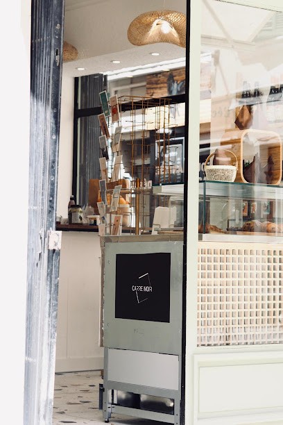 Le Nageur By Carré Noir, Pâtisserie à La Ciotat