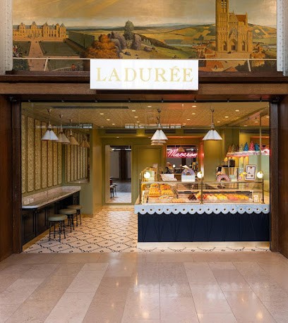 Ladurée, Pâtisserie à Paris 12