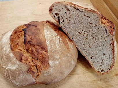 Hier et deux mains, Boulangerie à Lanrodec