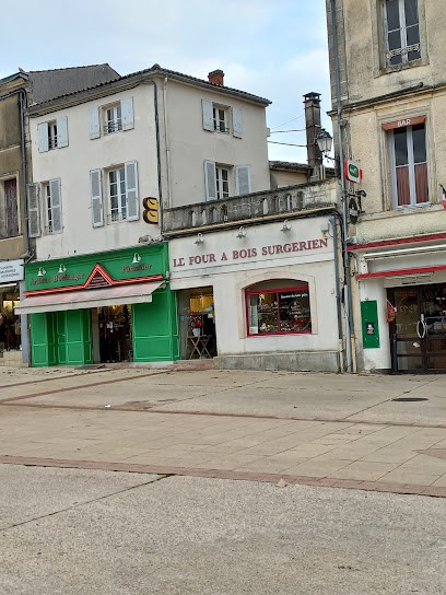 Le Four à Bois Surgèrien, Boulangerie à Surgères