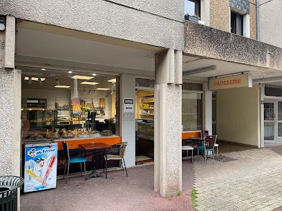La rose de la folie, Boulangerie à Caen