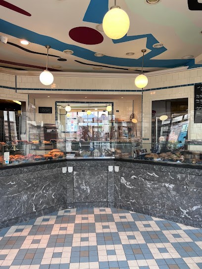 Gontran Cherrier, Boulangerie à Saint-Germain-en-Laye