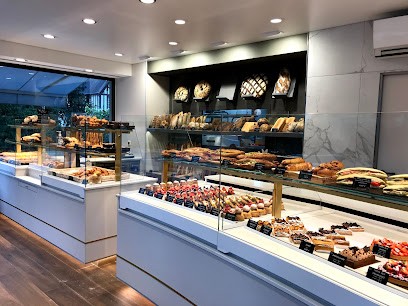 Breads And Sweets, Boulangerie à La Celle-Saint-Cloud