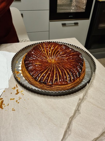 Pâtisserie. Des Gâteaux Et Du Chocolat, Pâtisserie au Mayet-de-Montagne