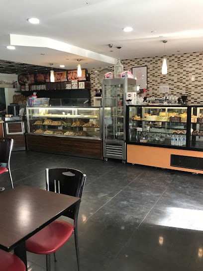 Sinem patisserie, Pâtisserie à Ris-Orangis