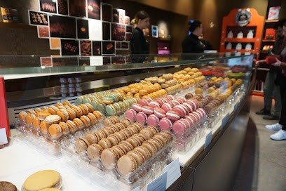 Pierre Hermé, Pâtisserie à Paris 01