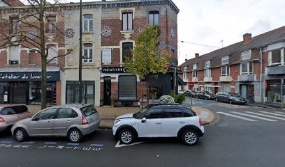 Noyer Romain, Boulangerie à Croix