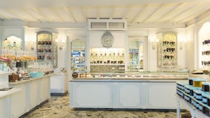 DUPONT avec un thé, Pâtisserie à Dives-sur-Mer