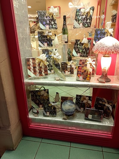 Patisserie Chocolaterie Dauphin-Blampain SA, Pâtisserie à Montluçon