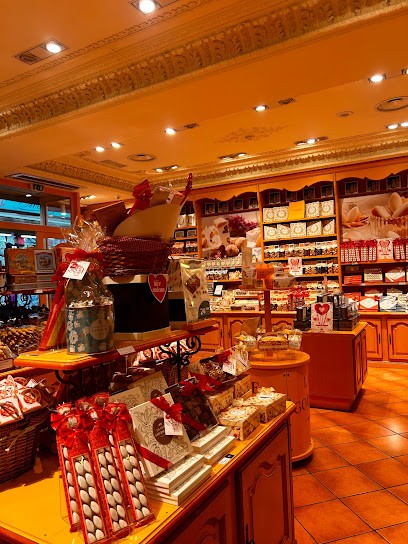 La Cure Gourmande, Pâtisserie à Paris 18