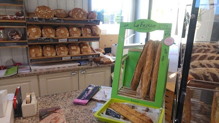 Christele et Hubert DESILLES, Boulangerie à Saulnières
