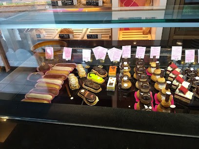 The Bakehouse Menhirs, Boulangerie à Plomelin